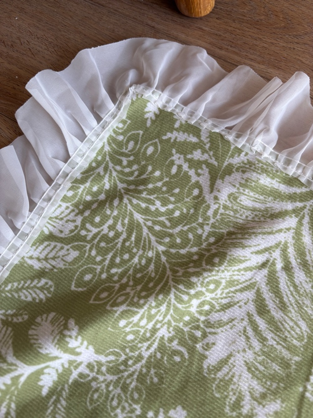 Green Botanical Print Ruffled Tablecloth - Picture 6 of 14